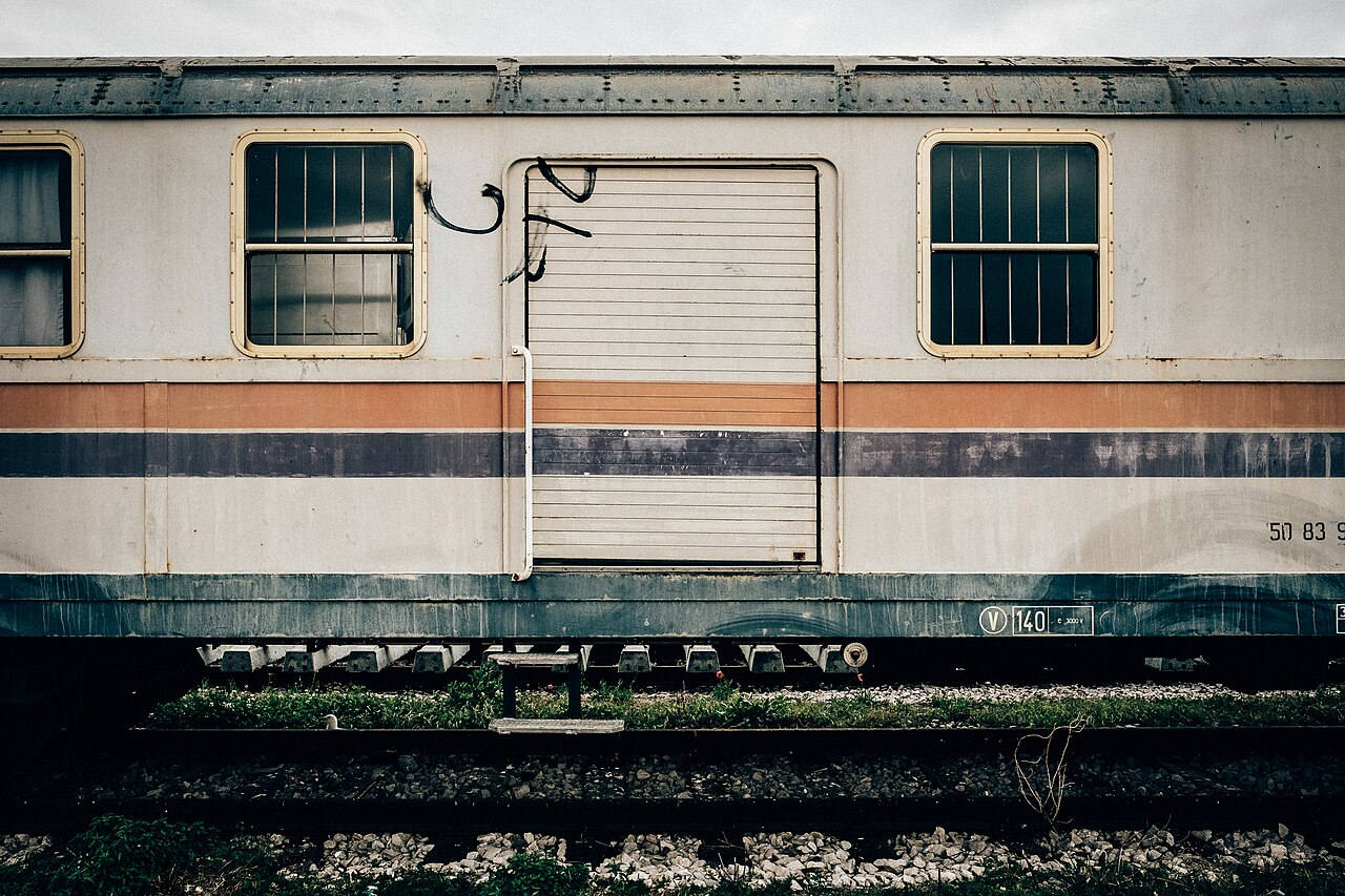 Treno storico in Italia per un viaggio di turismo lento tra paesaggi e borghi